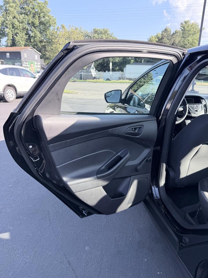 Ford Focus S Sedan 2014