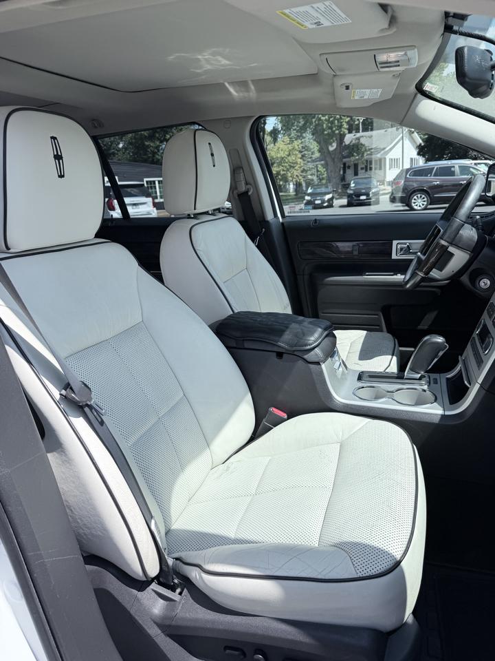 Lincoln MKX AWD 4dr 2010