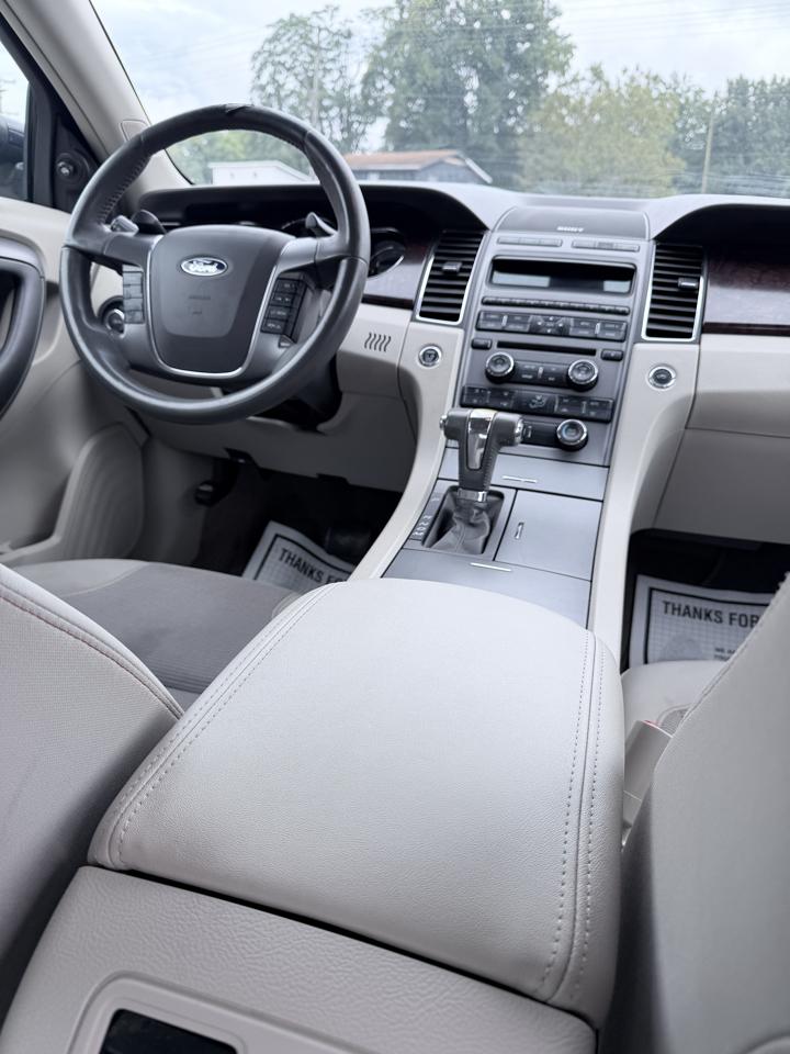 Ford Taurus 4dr Sdn SEL FWD 2012