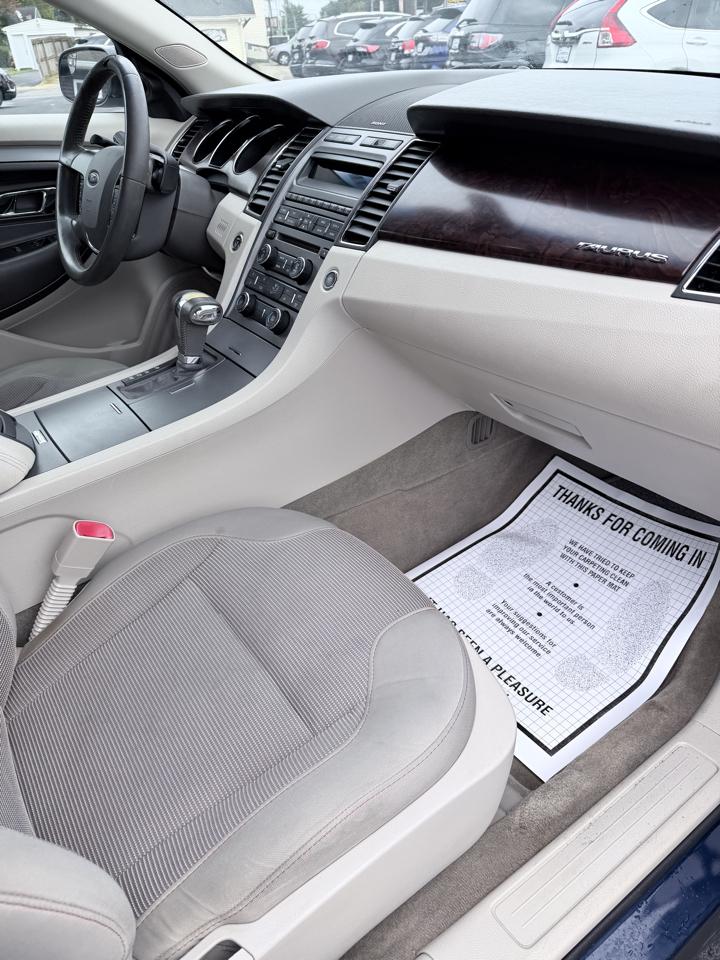 Ford Taurus 4dr Sdn SEL FWD 2012