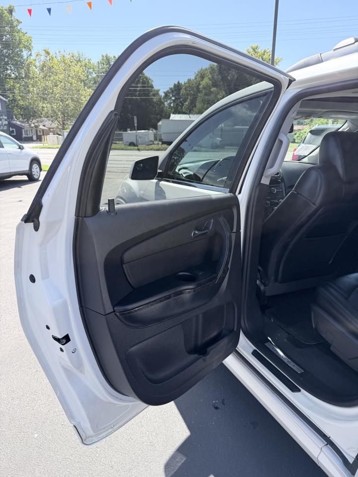 GMC Acadia FWD 4dr Denali 2012