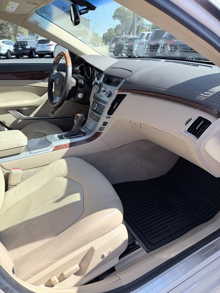 Cadillac CTS Sedan 4dr Sdn 3.0L Luxury RWD 2011