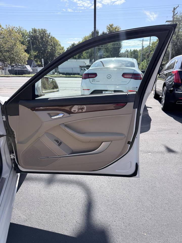 Cadillac CTS Sedan 4dr Sdn 3.0L Luxury RWD 2011