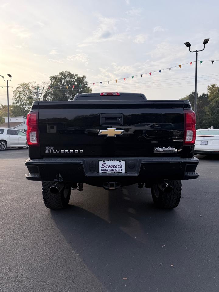 Chevrolet Silverado 1500 4WD Crew Cab 143.5" High Country 2017