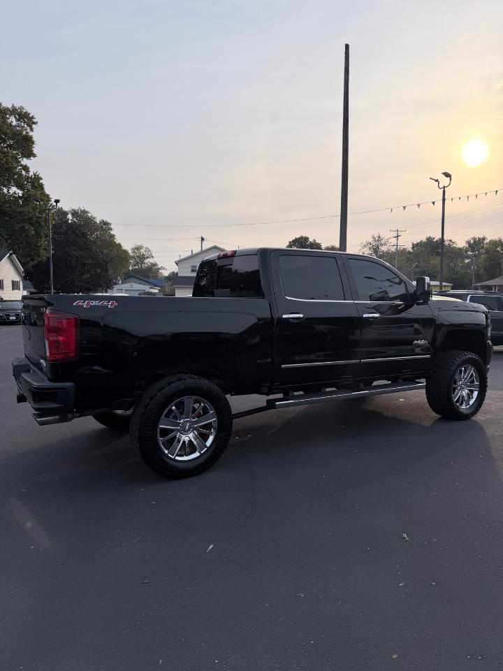 Chevrolet Silverado 1500 4WD Crew Cab 143.5" High Country 2017