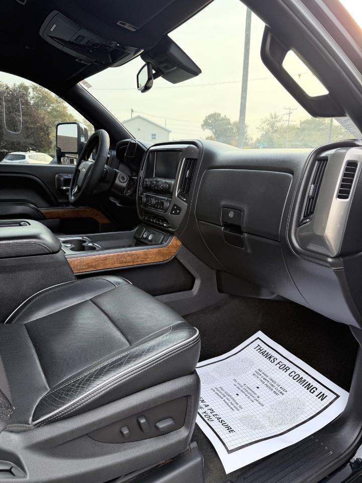 Chevrolet Silverado 1500 4WD Crew Cab 143.5" High Country 2017