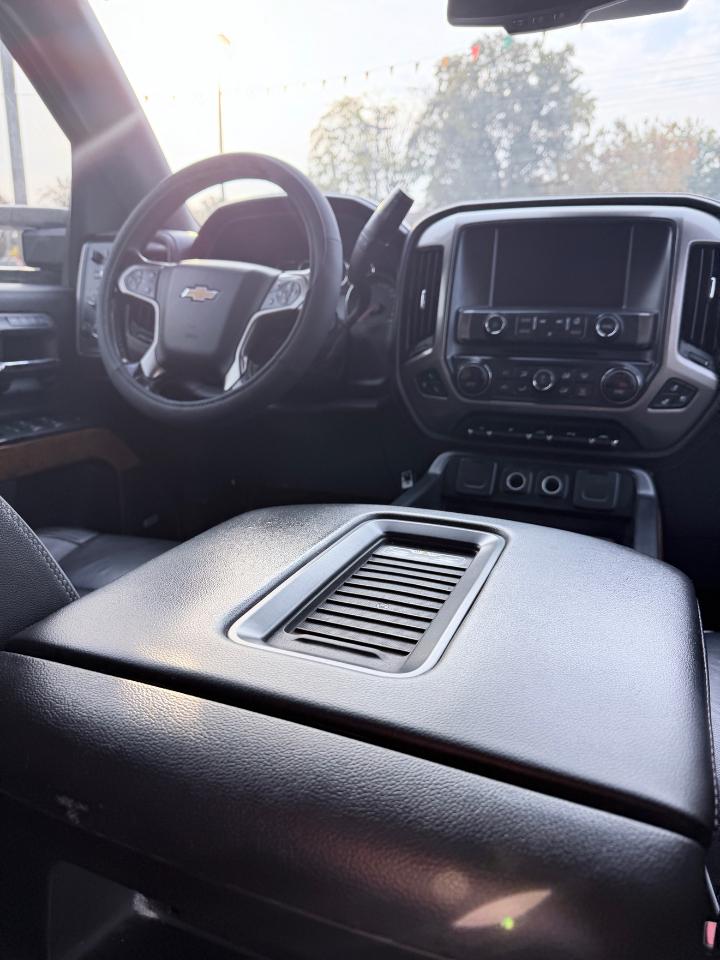 Chevrolet Silverado 1500 4WD Crew Cab 143.5" High Country 2017