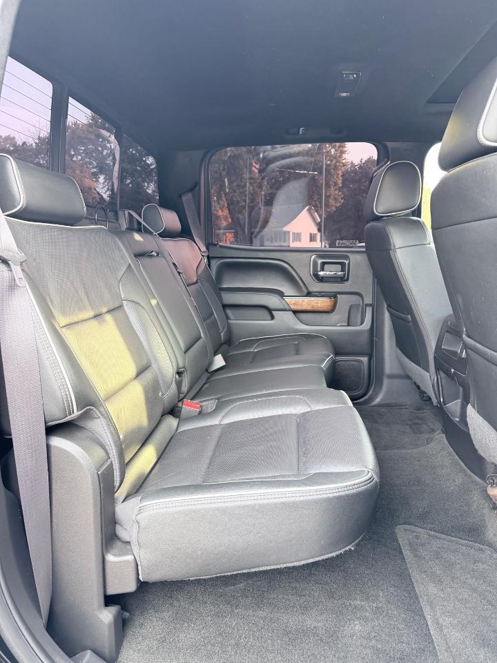 Chevrolet Silverado 1500 4WD Crew Cab 143.5" High Country 2017