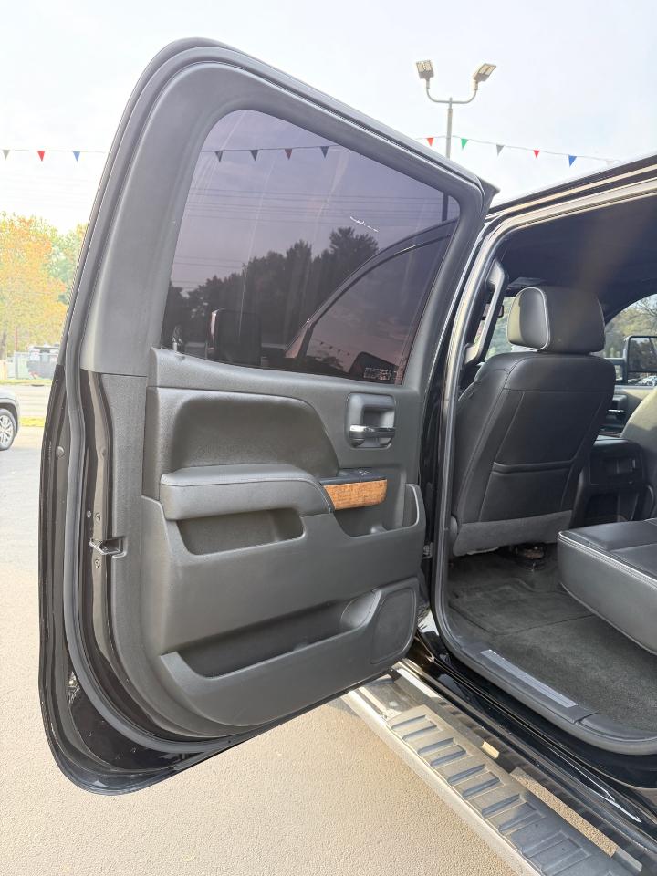 Chevrolet Silverado 1500 4WD Crew Cab 143.5" High Country 2017