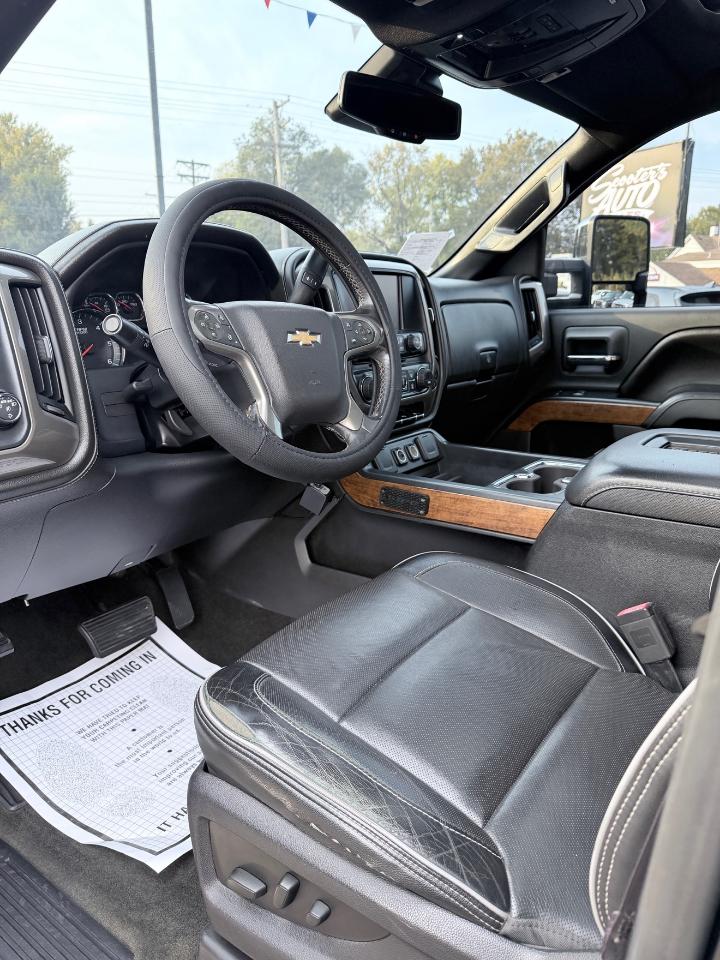 Chevrolet Silverado 1500 4WD Crew Cab 143.5" High Country 2017