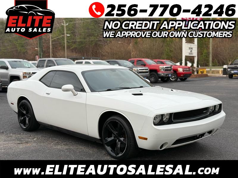 2013 Dodge Challenger SXT's photo