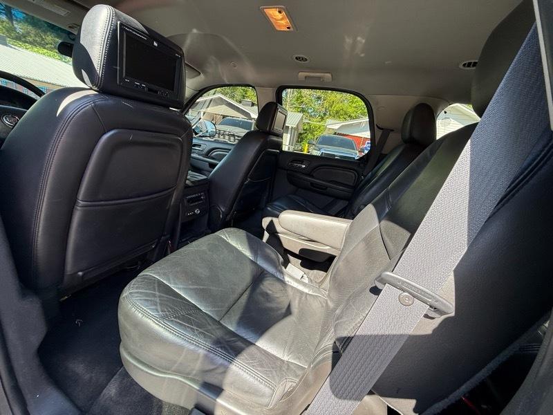 Cadillac Escalade  2011