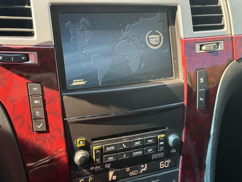 Cadillac Escalade  2011