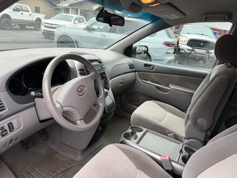 Toyota Sienna  2006