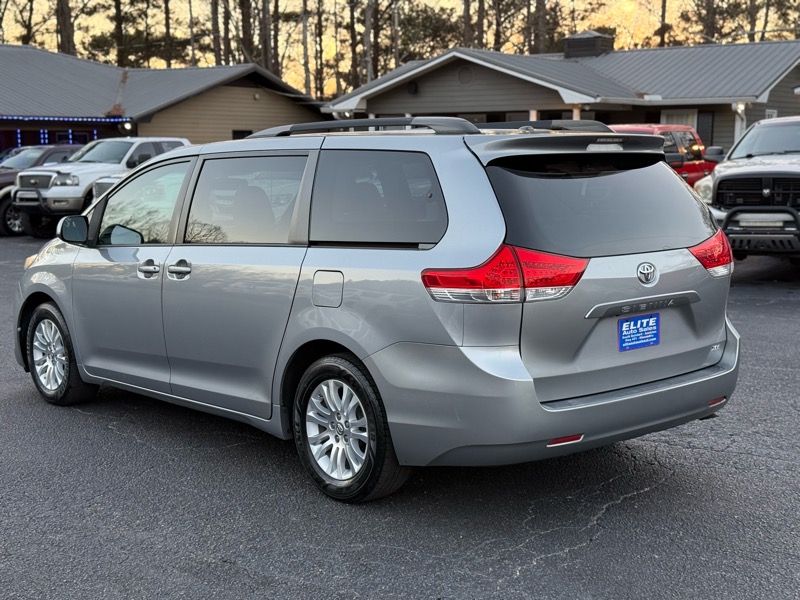Toyota Sienna  2013