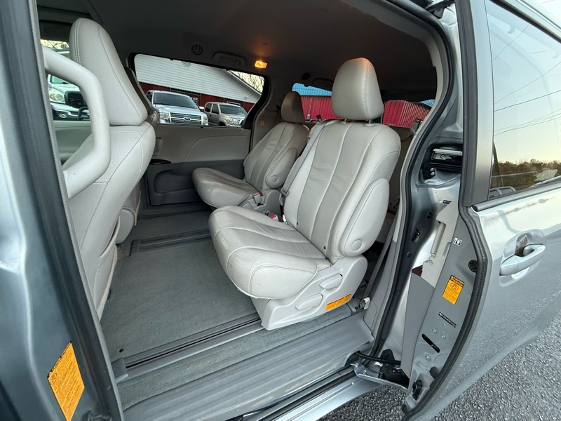 Toyota Sienna  2013