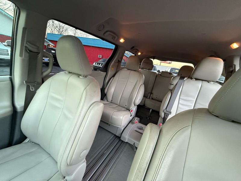 Toyota Sienna  2013