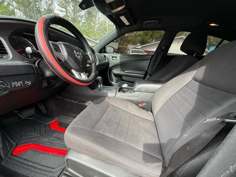 Dodge Charger SE 2012