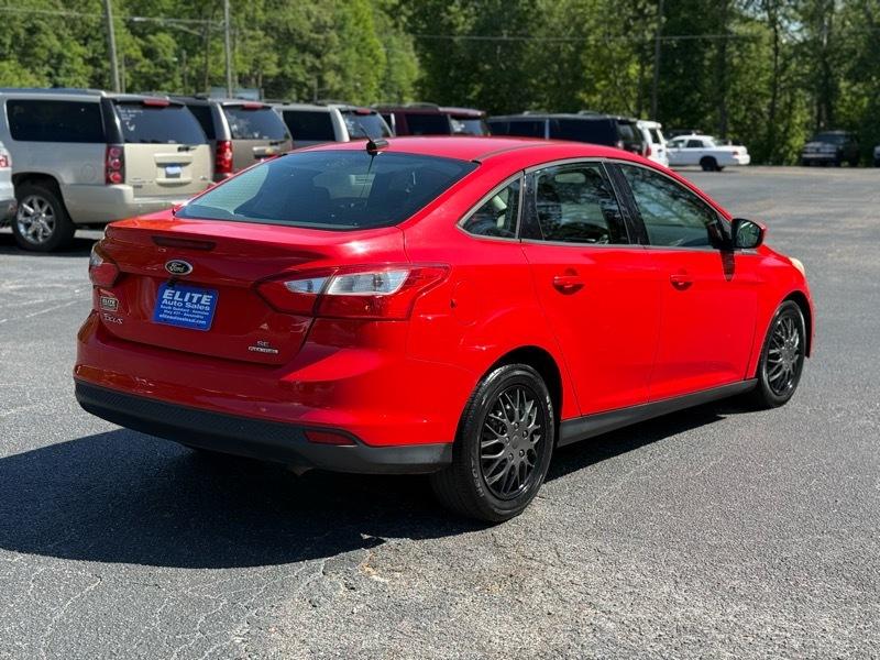 Ford Focus SE 2012