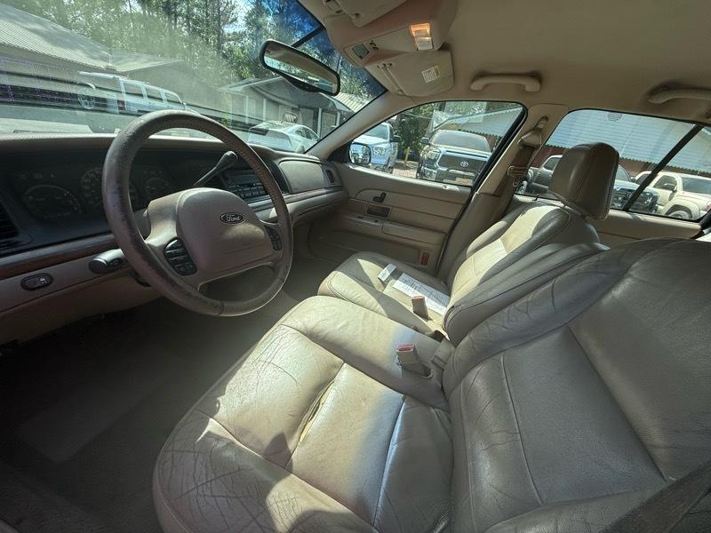 Ford Crown Victoria  2004