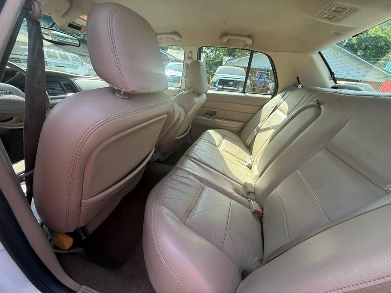 Ford Crown Victoria  2004