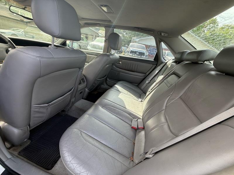 Toyota Avalon XL 2004