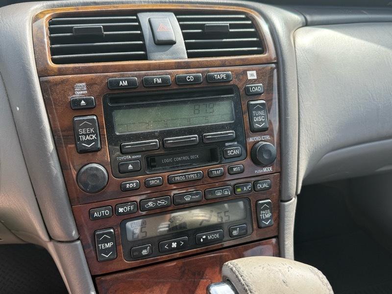 Toyota Avalon XL 2004