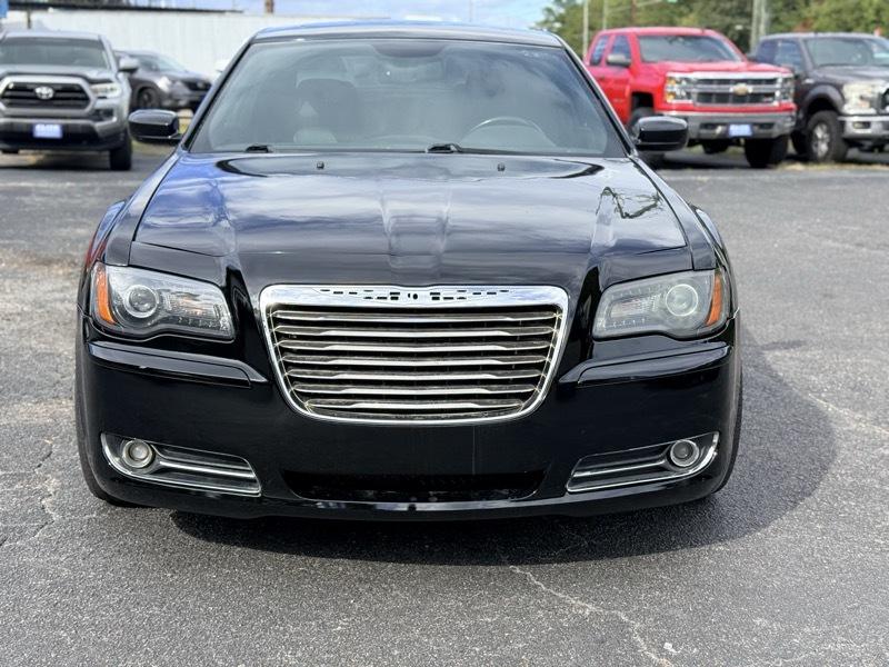 Chrysler 300 photo 2