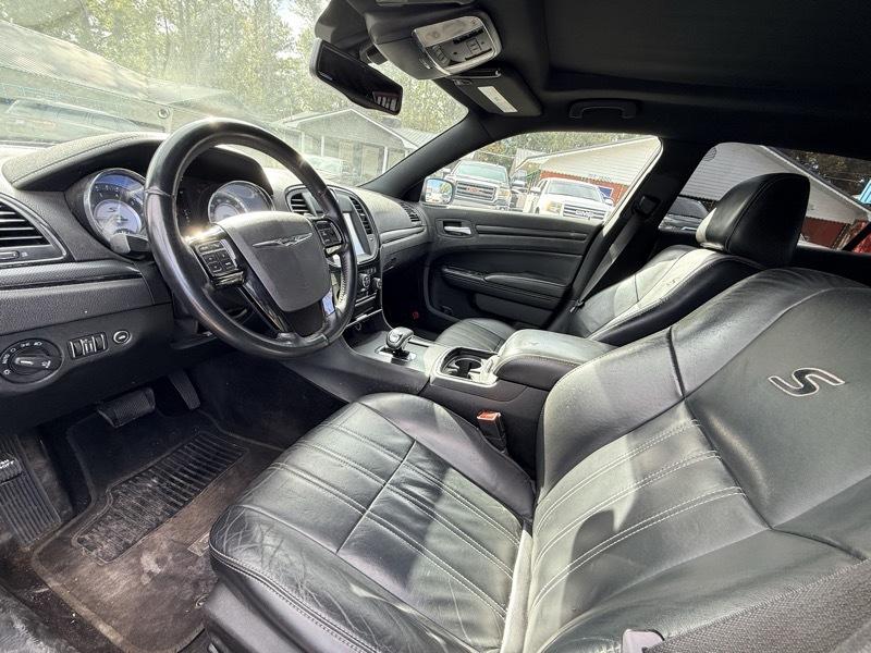 Chrysler 300 photo 7