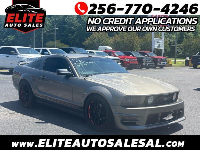 2005 Ford Mustang V6 Deluxe's photo