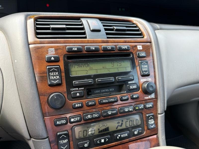 Toyota Avalon XL 2004