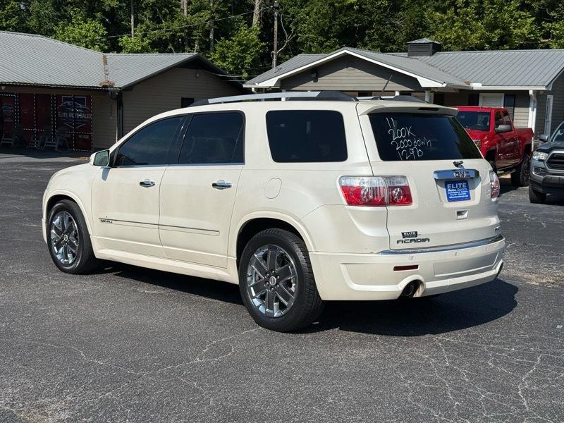 GMC Acadia  2011