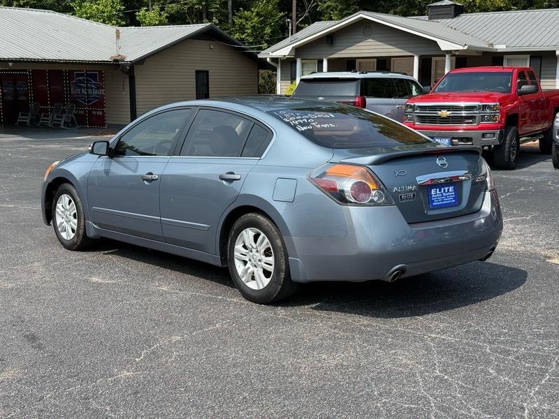 Nissan Altima Base 2010