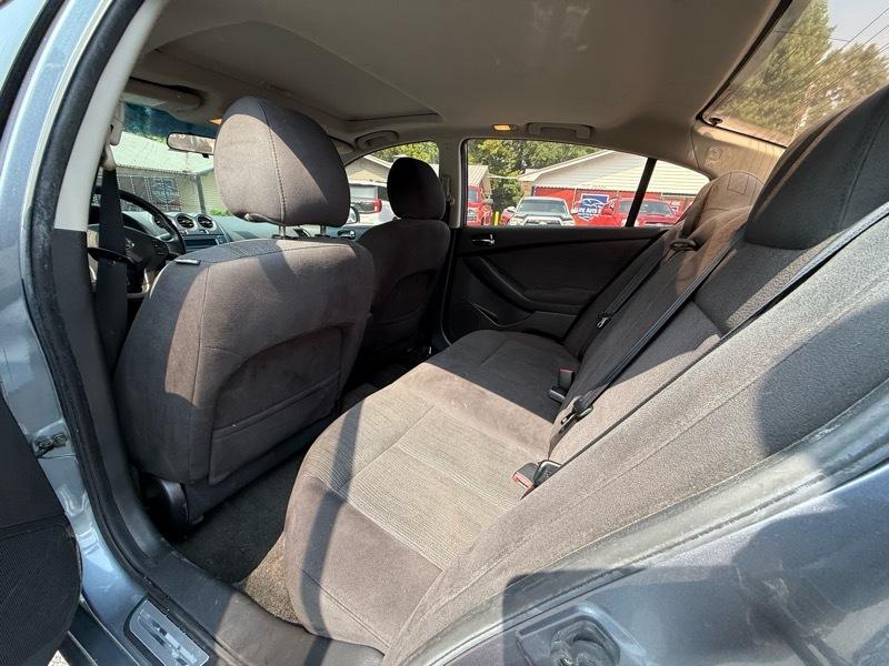 Nissan Altima Base 2010