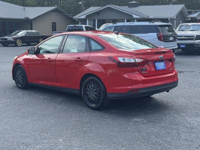 Ford Focus SE 2012