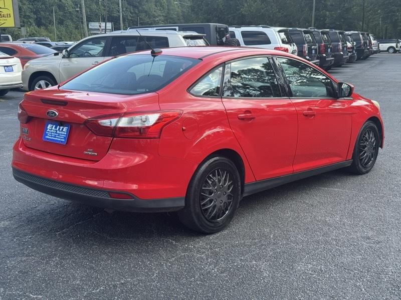 Ford Focus SE 2012