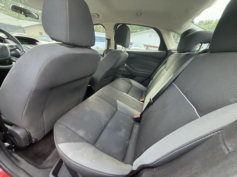Ford Focus SE 2012