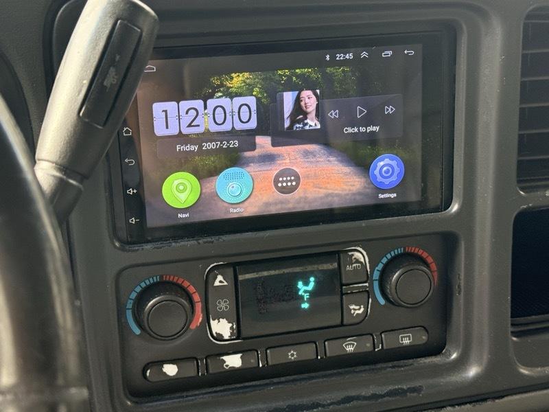 Chevrolet Suburban photo 10
