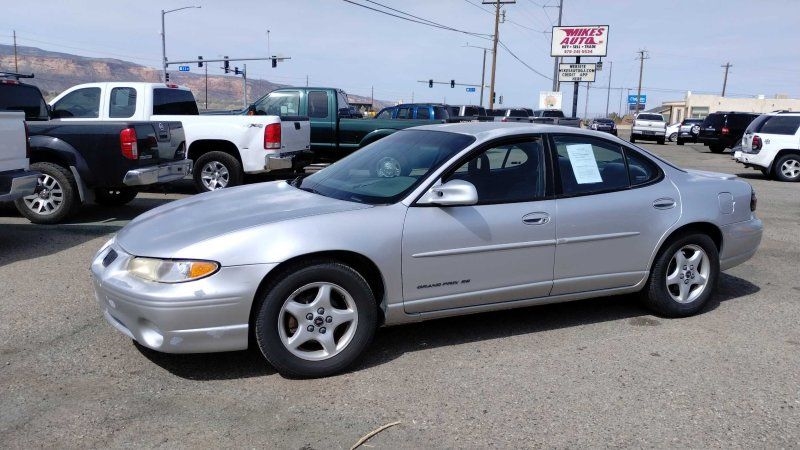 2001 Pontiac Grand Prix SE sedan