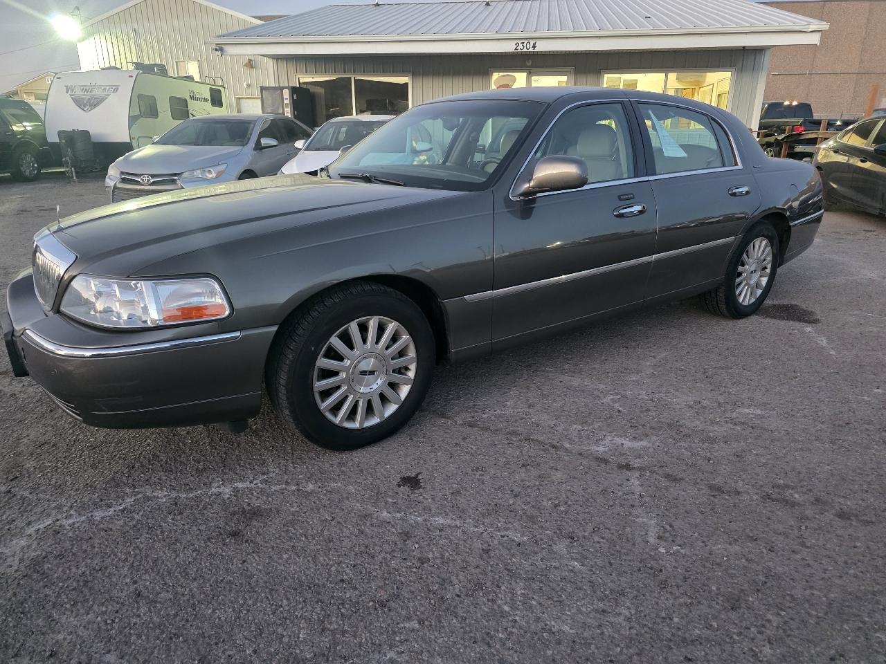 2004 Lincoln Town Car Signature