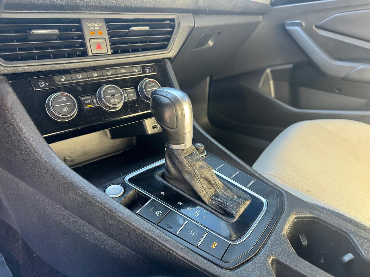 Volkswagen Jetta 1.4T R-Line 8A 2019