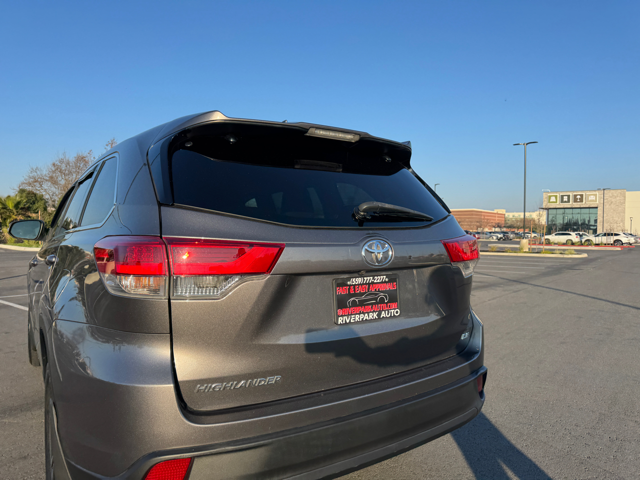 Toyota Highlander LE Plus FWD V6 2018