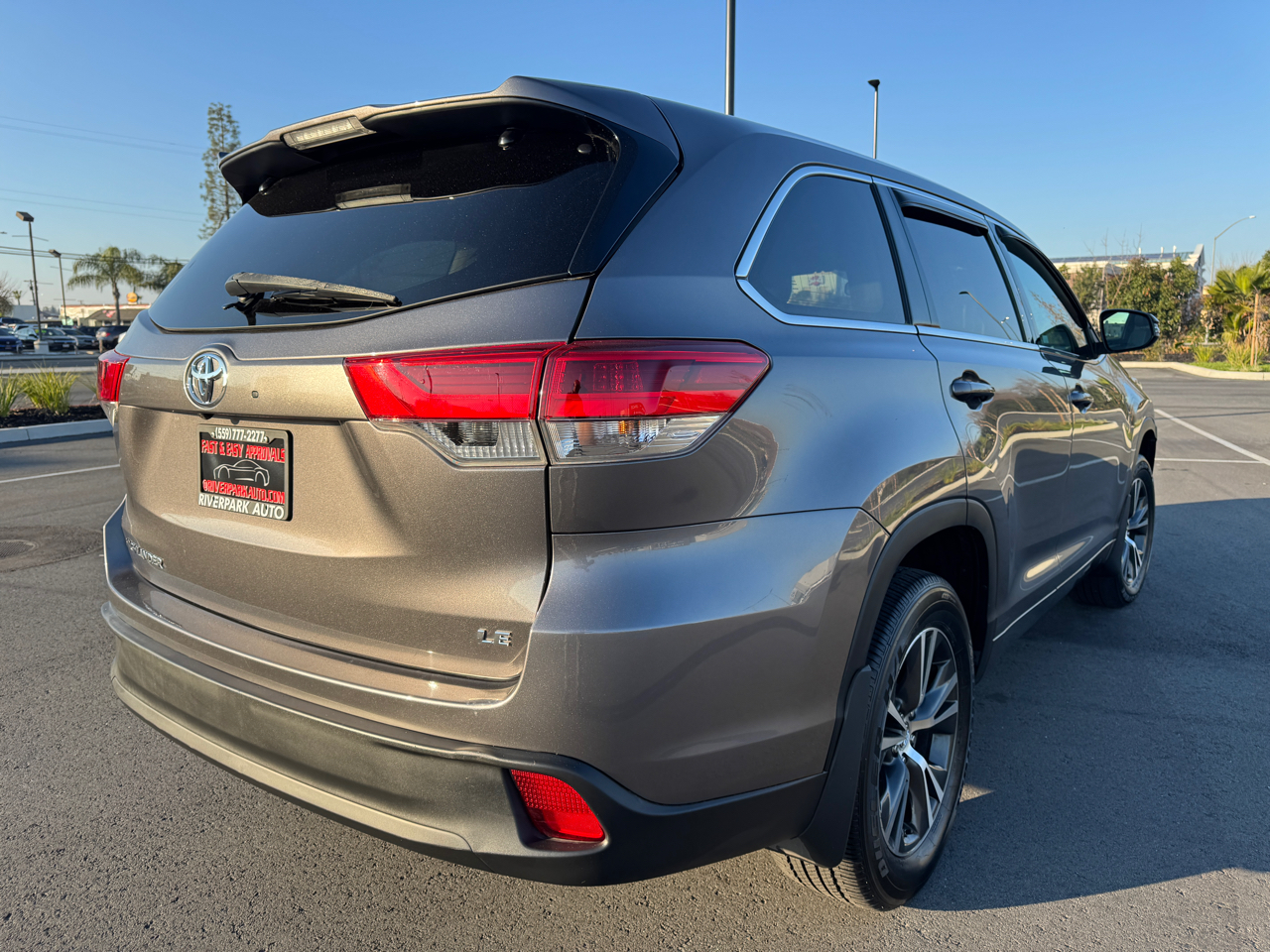 Toyota Highlander LE Plus FWD V6 2018