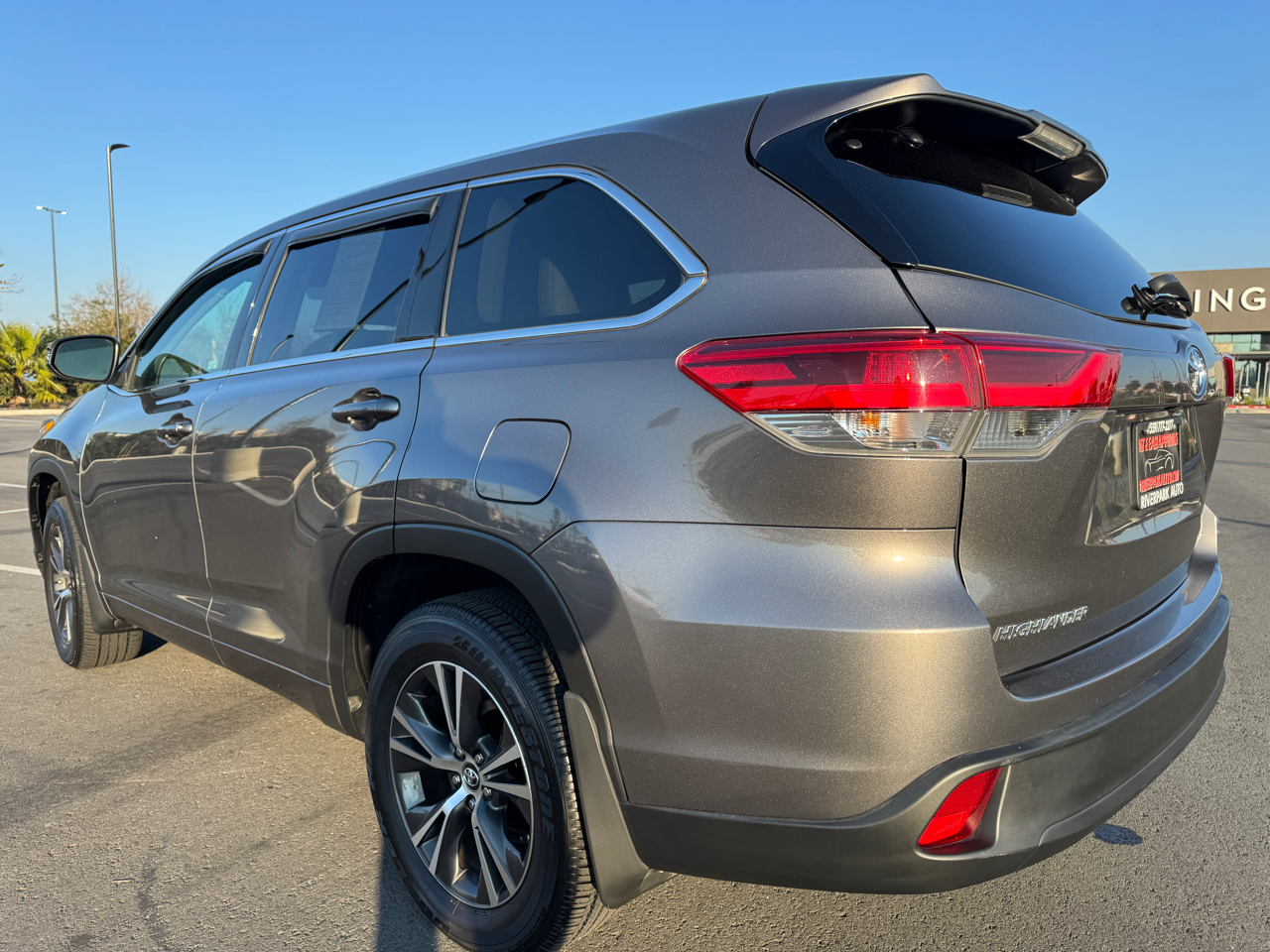 Toyota Highlander LE Plus FWD V6 2018