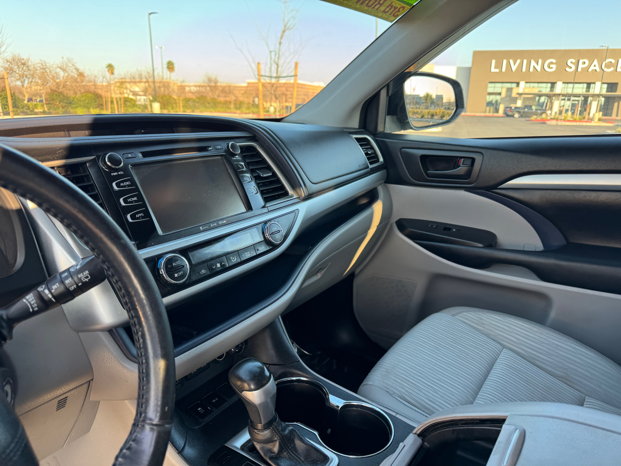 Toyota Highlander LE Plus FWD V6 2018