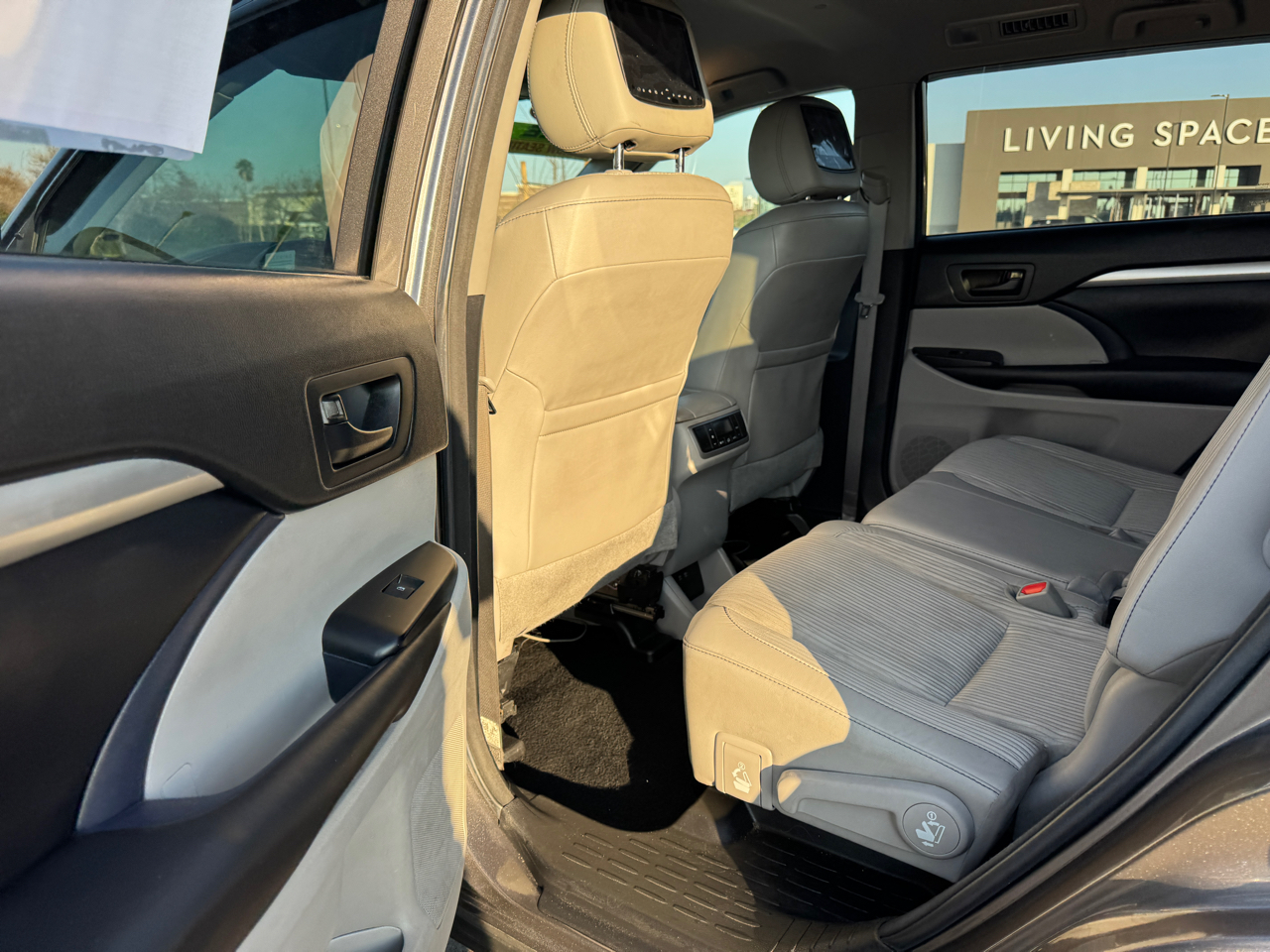 Toyota Highlander LE Plus FWD V6 2018