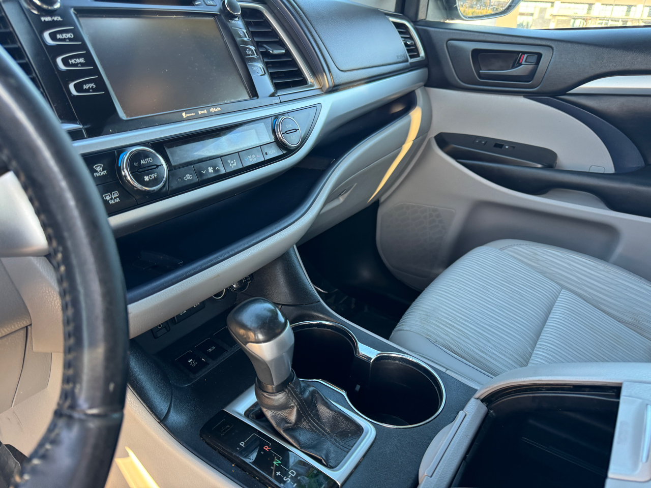 Toyota Highlander LE Plus FWD V6 2018