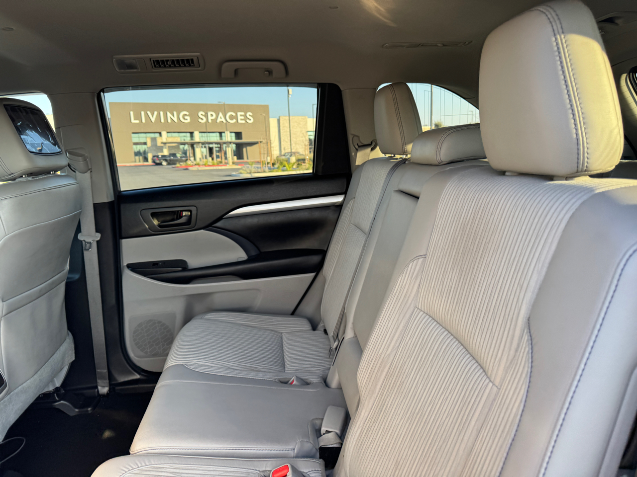 Toyota Highlander LE Plus FWD V6 2018