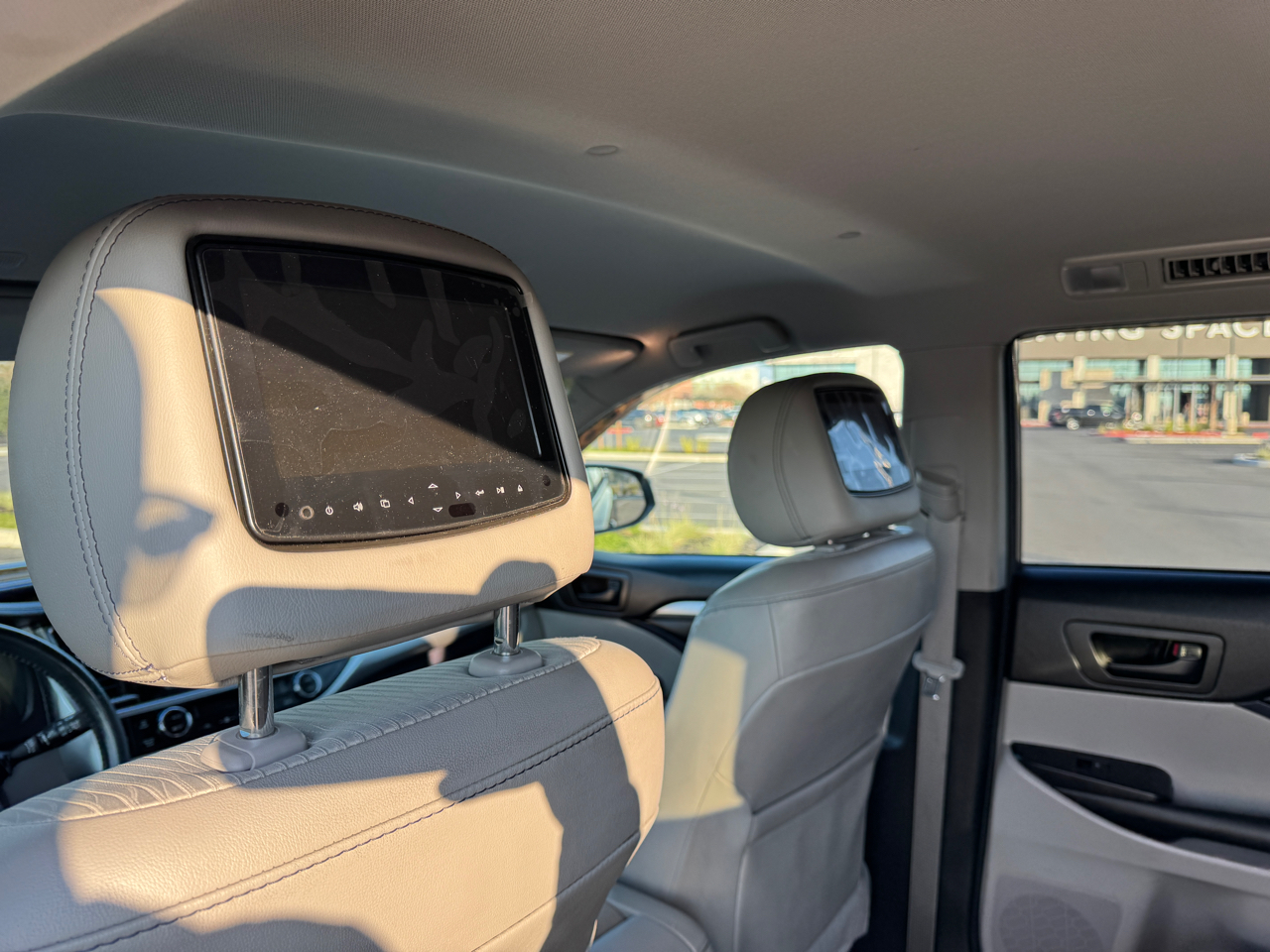 Toyota Highlander LE Plus FWD V6 2018