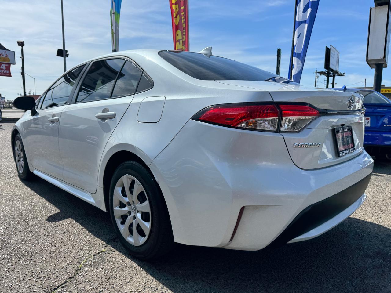 Toyota Corolla LE Hybrid 2022